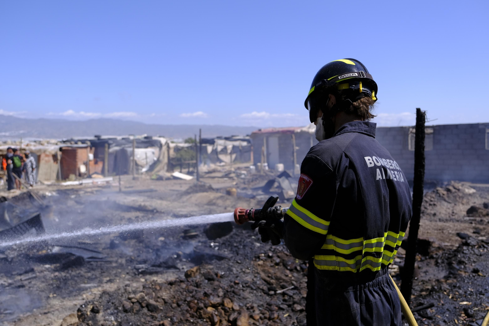 Fotogalería incendio asentamiento de chabolas en Atochares-Níjar (Almería)