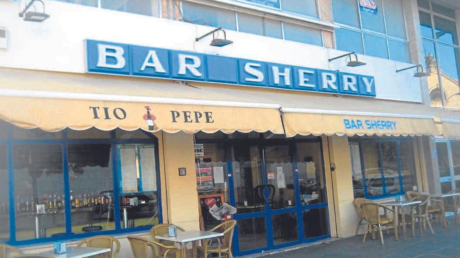 Fachada del bar Sherry.
