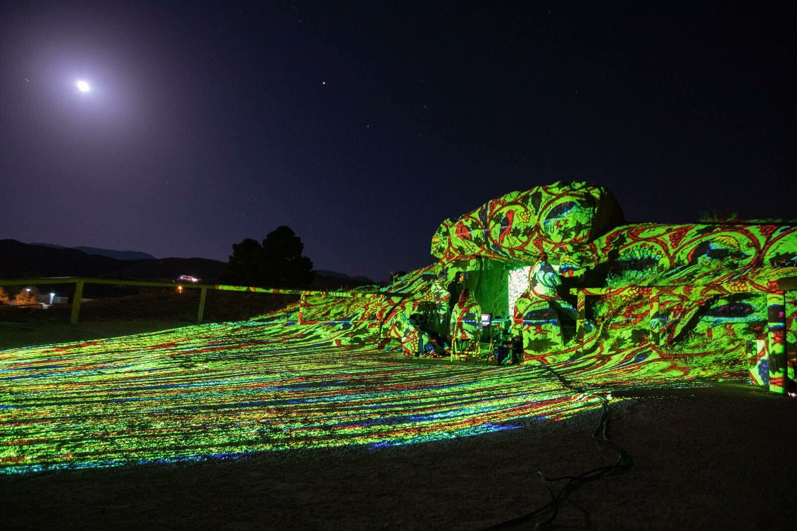 Proyección sobre el dolmen de Menta