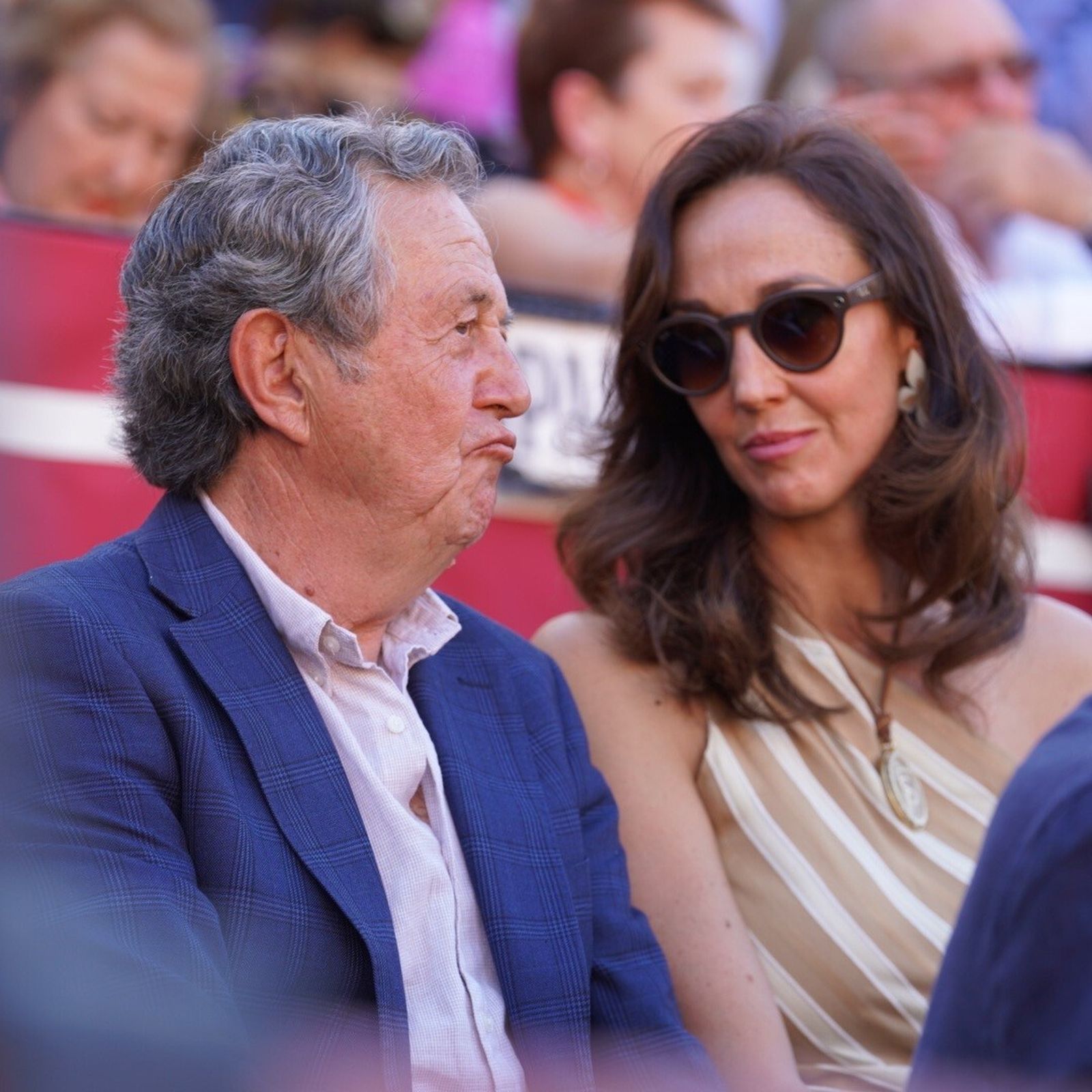Pedro Moya, Niño de la Capea, con su hija Verónica, esposa de Miguel Ángel Perera