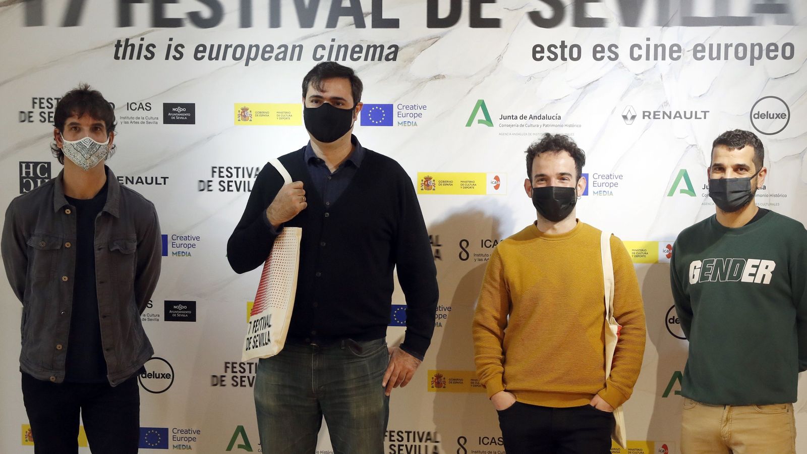 Luis López Carrasco, segundo por la derecha, con el equipo de 'El año del descubrimiento'.