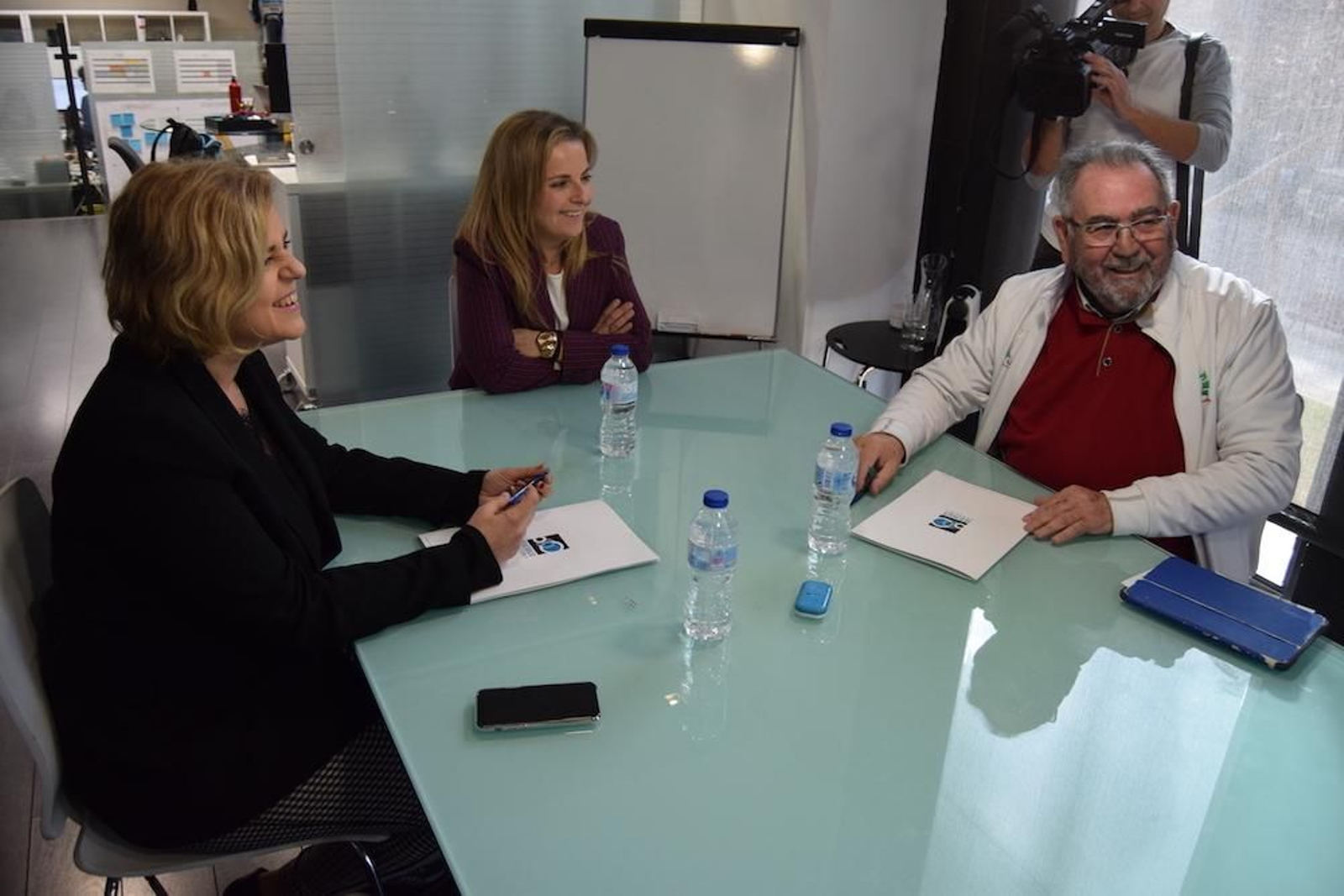 Pérez, Cruz y Sedeño en la firma del acuerdo