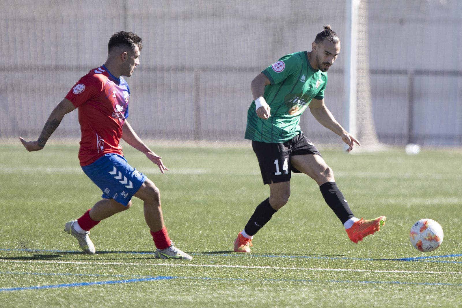Imagen del encuentro entre el Huétor-Vega y el Torre del Mar.