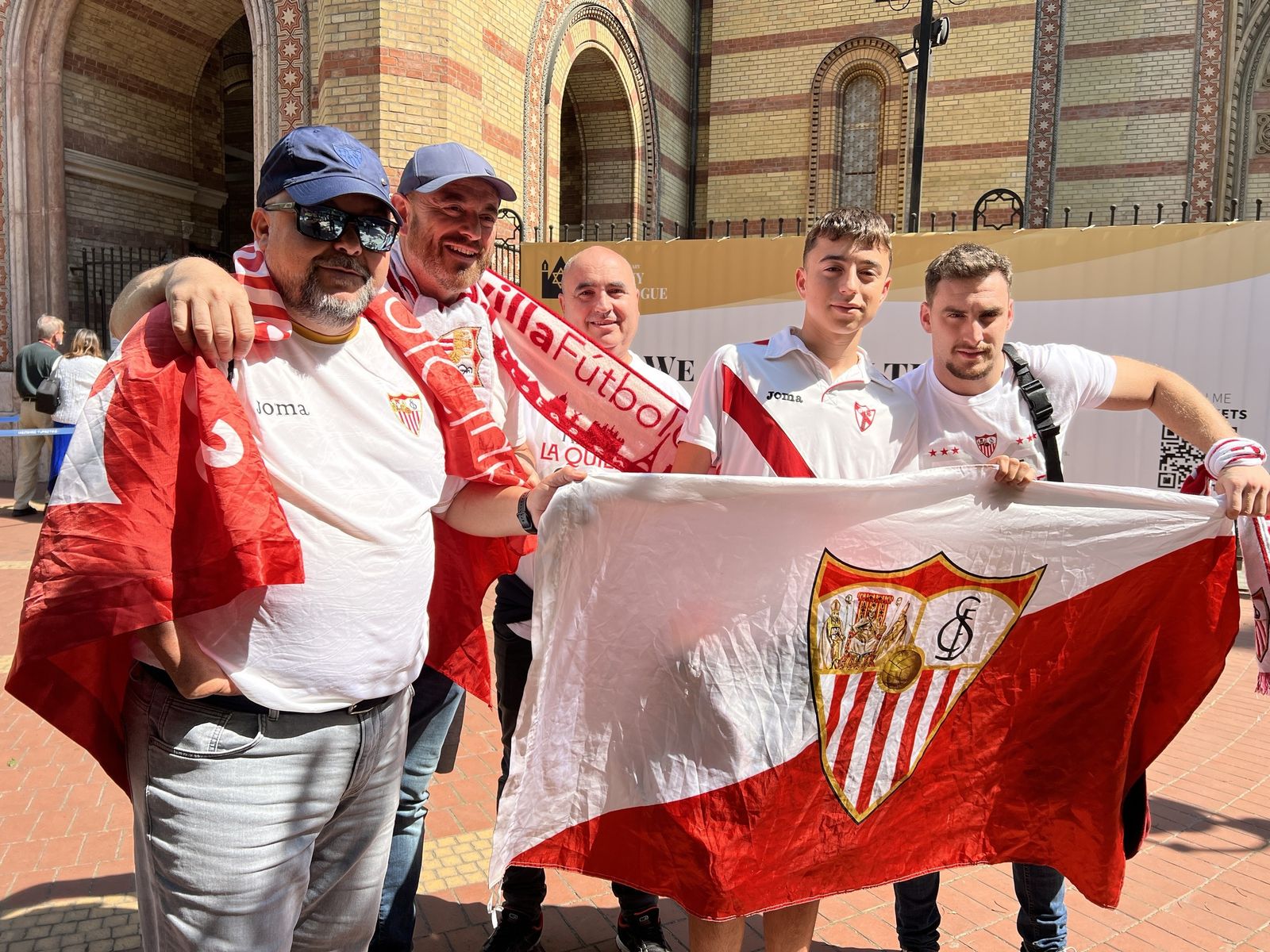 Las fotos de la afición del Sevilla en Budapest