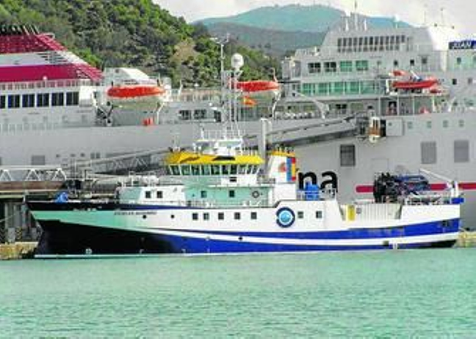 El buque oceanográfico 'Ángeles Alvariño', en el puerto de Málaga.