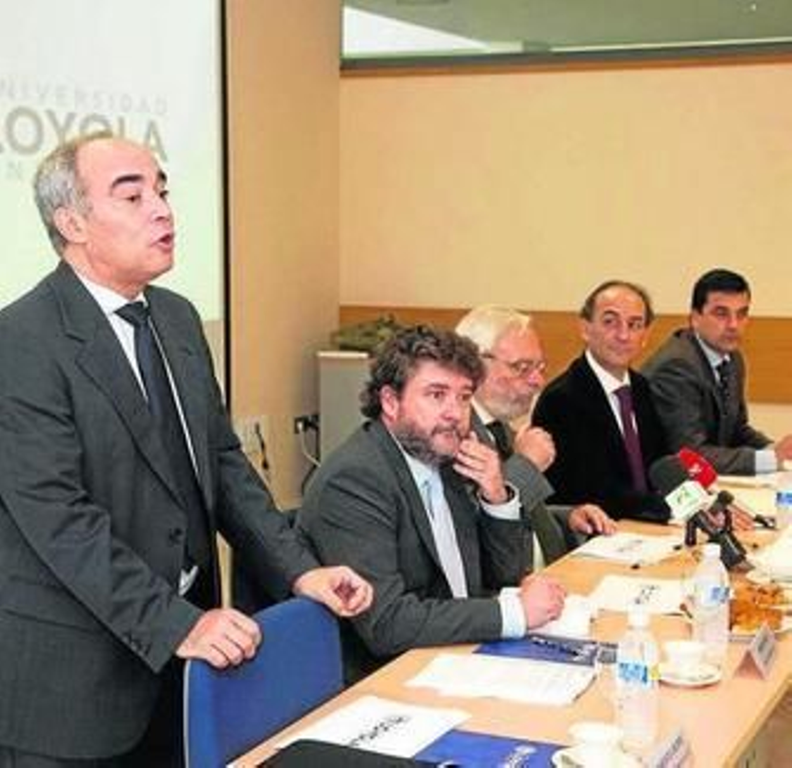Los responsables de la Universidad Loyola, en la presentación.