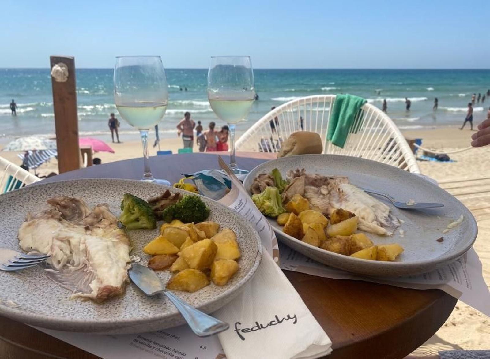 Comer en la playa: El chiringuito Feduchy, una apuesta que combina tradición y vanguardismo