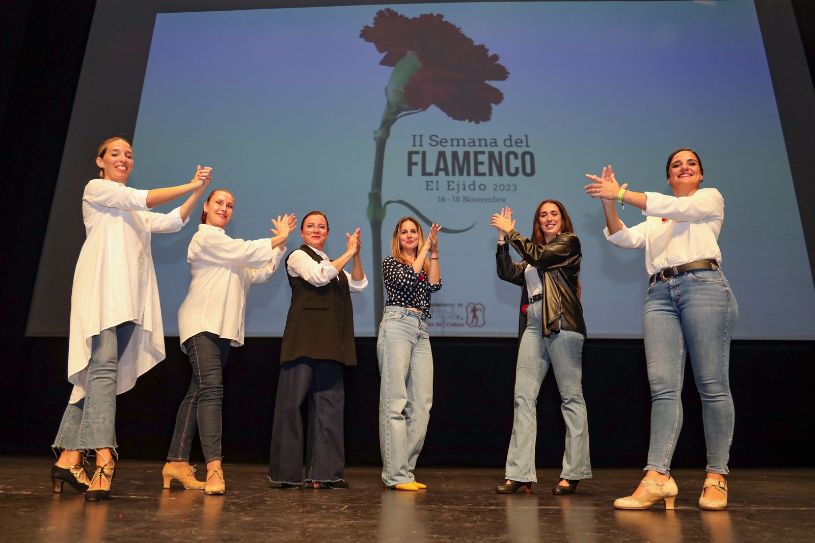 Las directoras de las escuelas de baile flamenco de El Ejido con la concejala Elena Gómez.