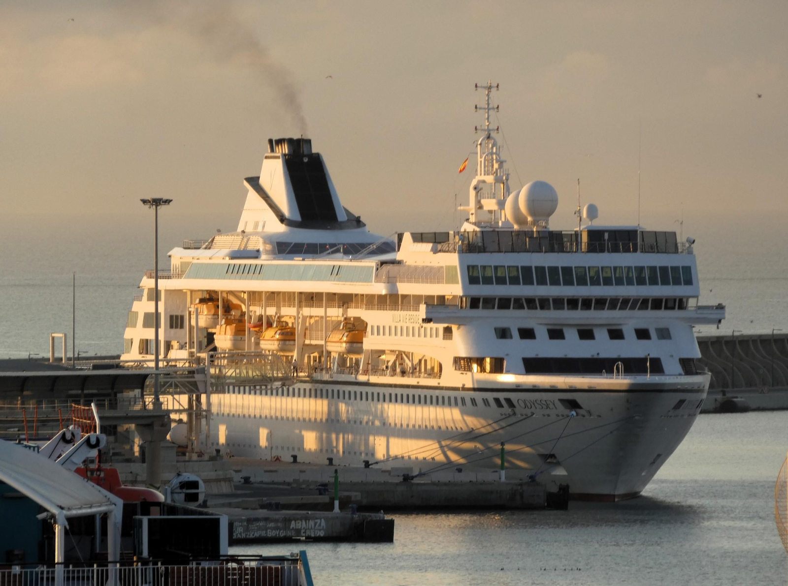 'Odyssey' recién atracado en Málaga.