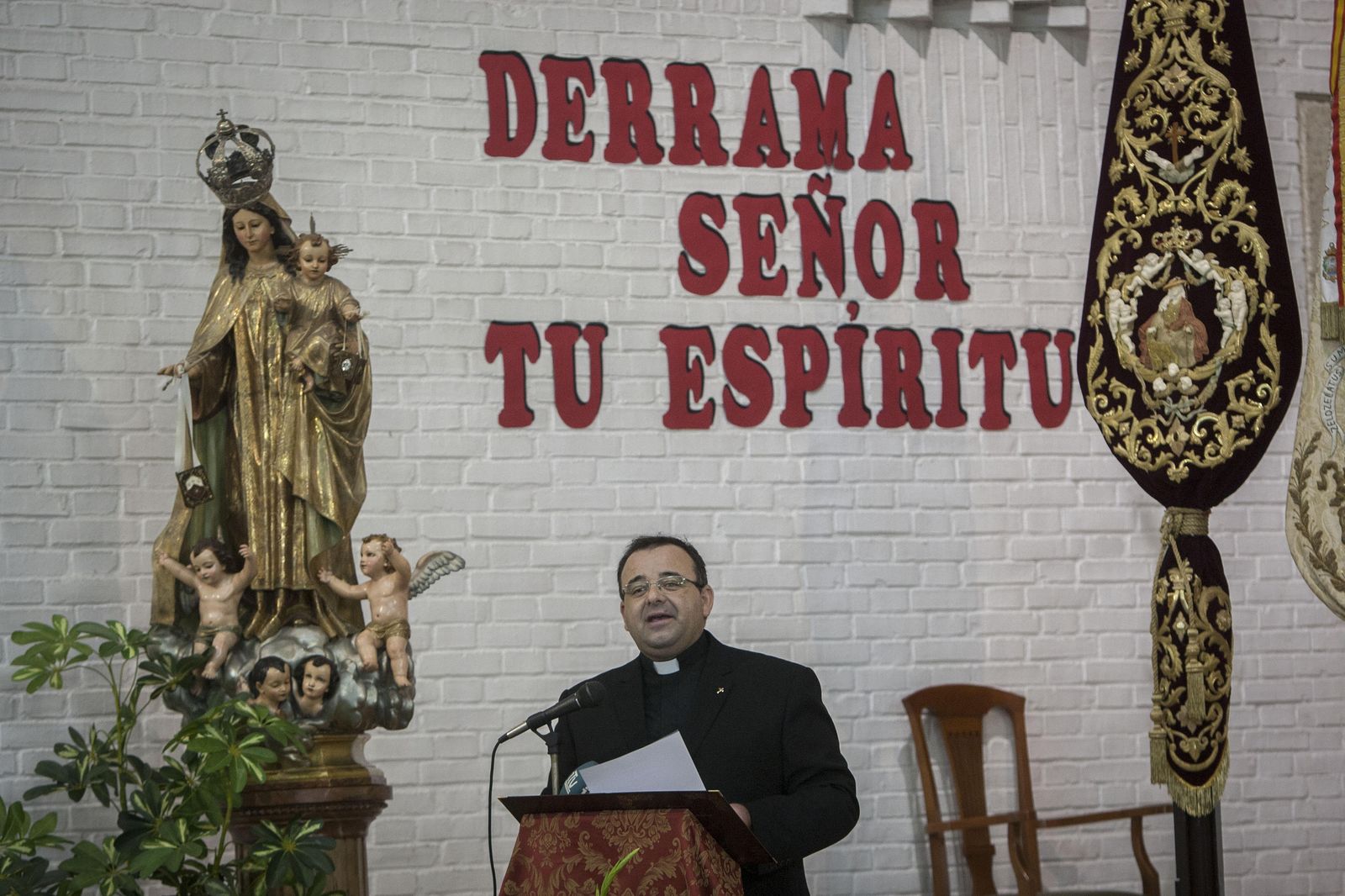 El pregonero de las Glorias, David Gutiérrez Domínguez, ayer en la capilla de las Carmelitas.