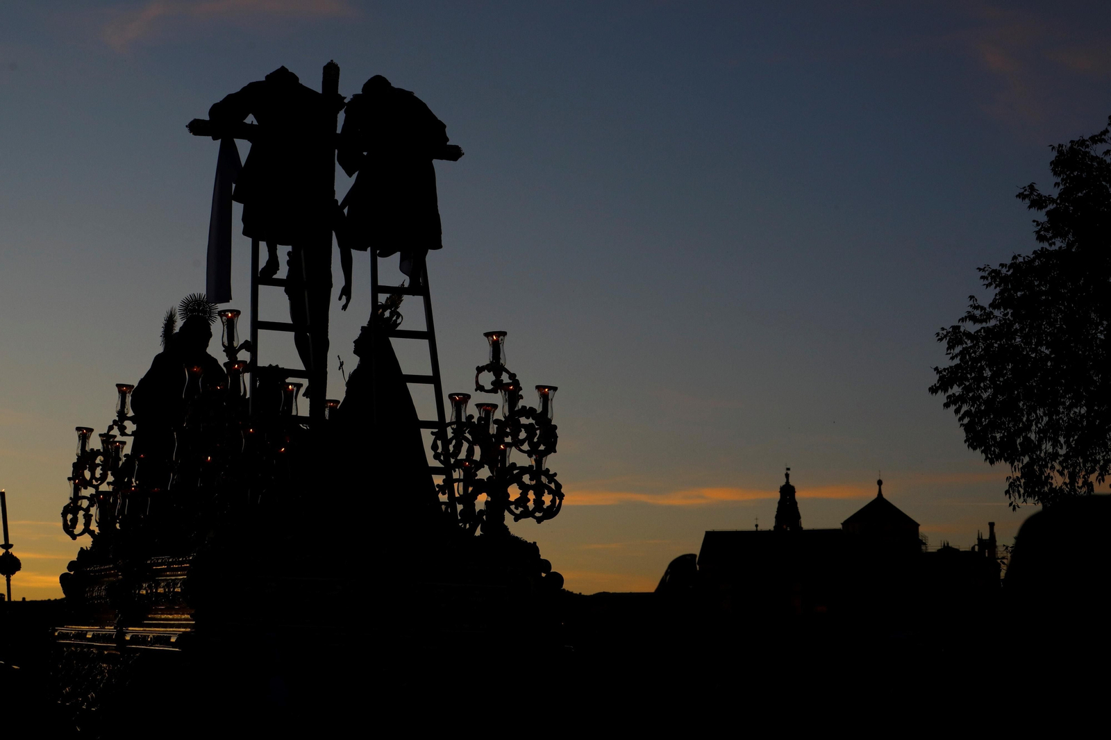 Viernes Santo en Córdoba: la procesión del Descendimiento, en imágenes