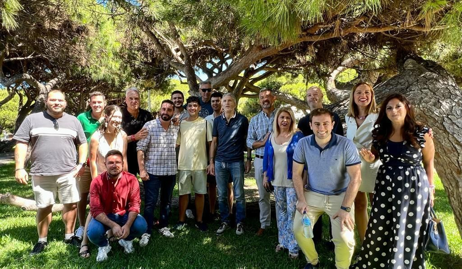 Marlaska con representantes del PSOE gaditano en Rota.
