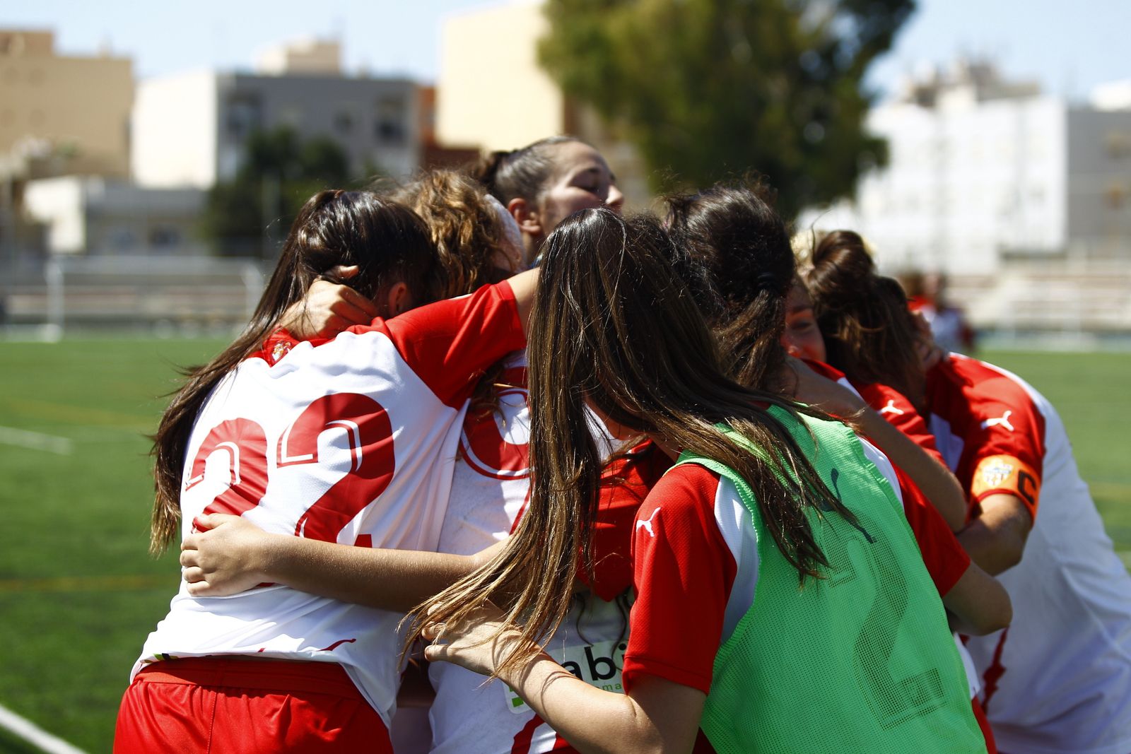 El Almería sale del bache ante el Cádiz (2-1)