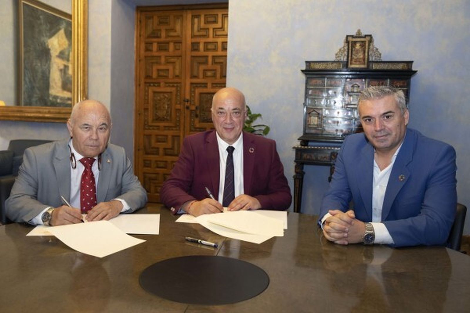 Firma del convenio para impulsar la transformación digital.