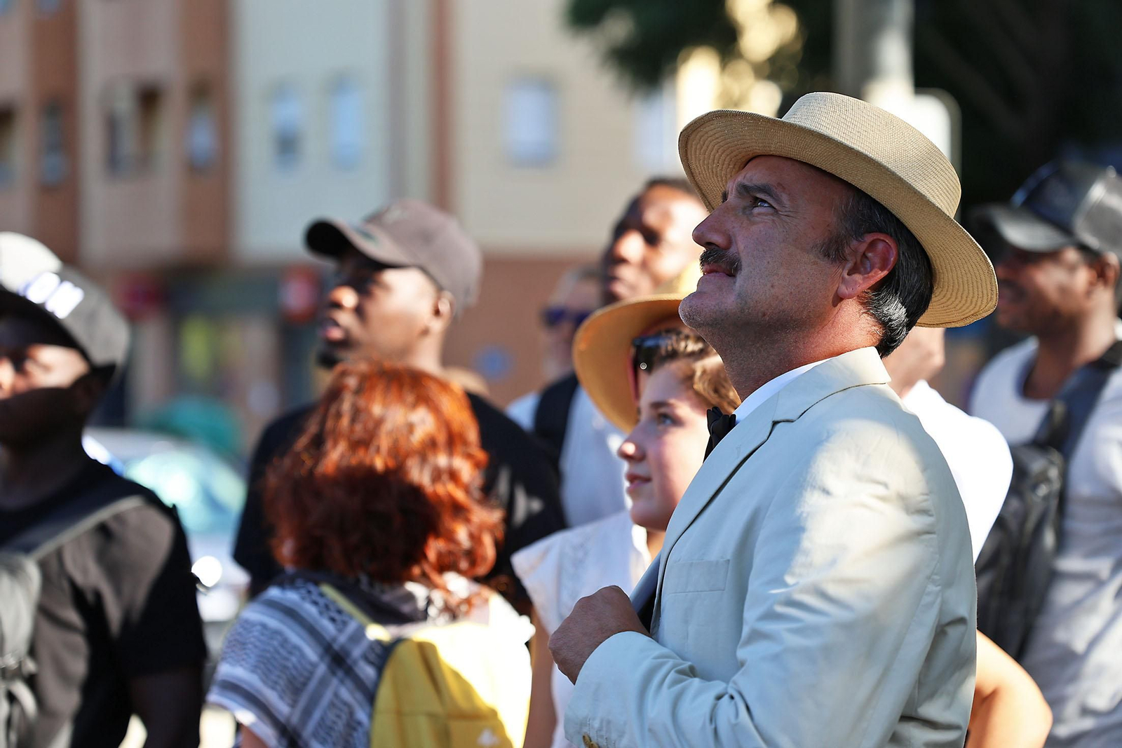 Imágenes de la colocación de la Corona Real del Barrio Reina Victoria