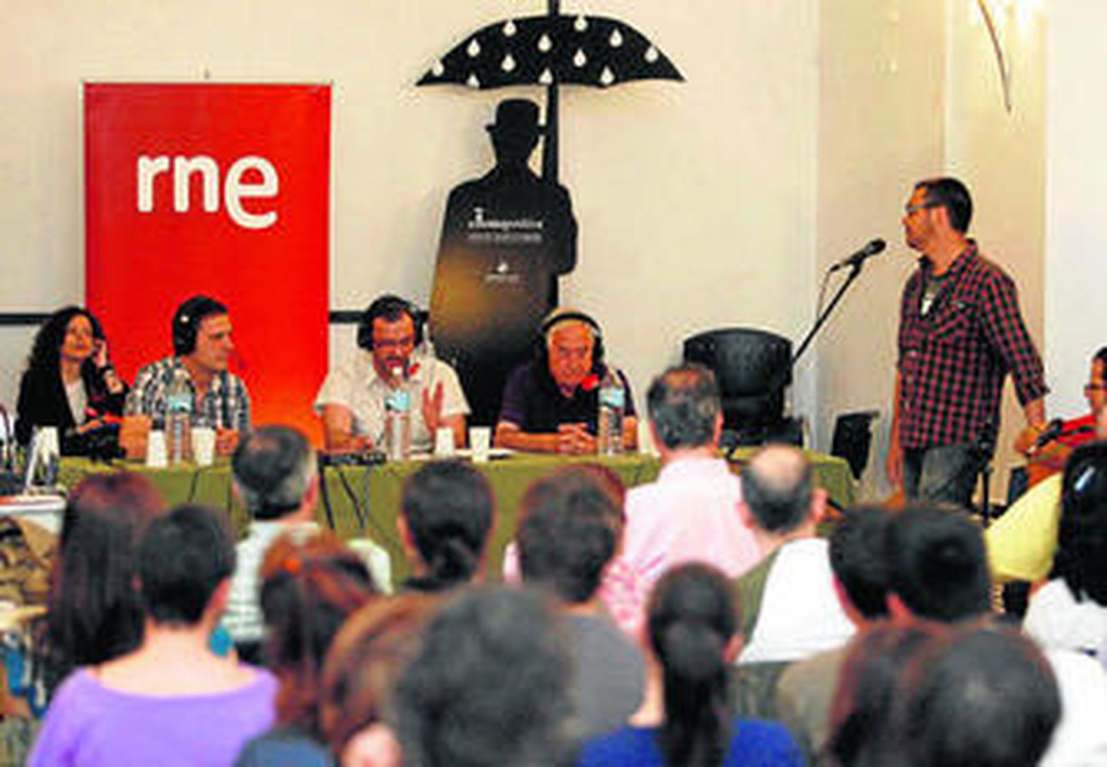 Poesía contra la rutina y los muros