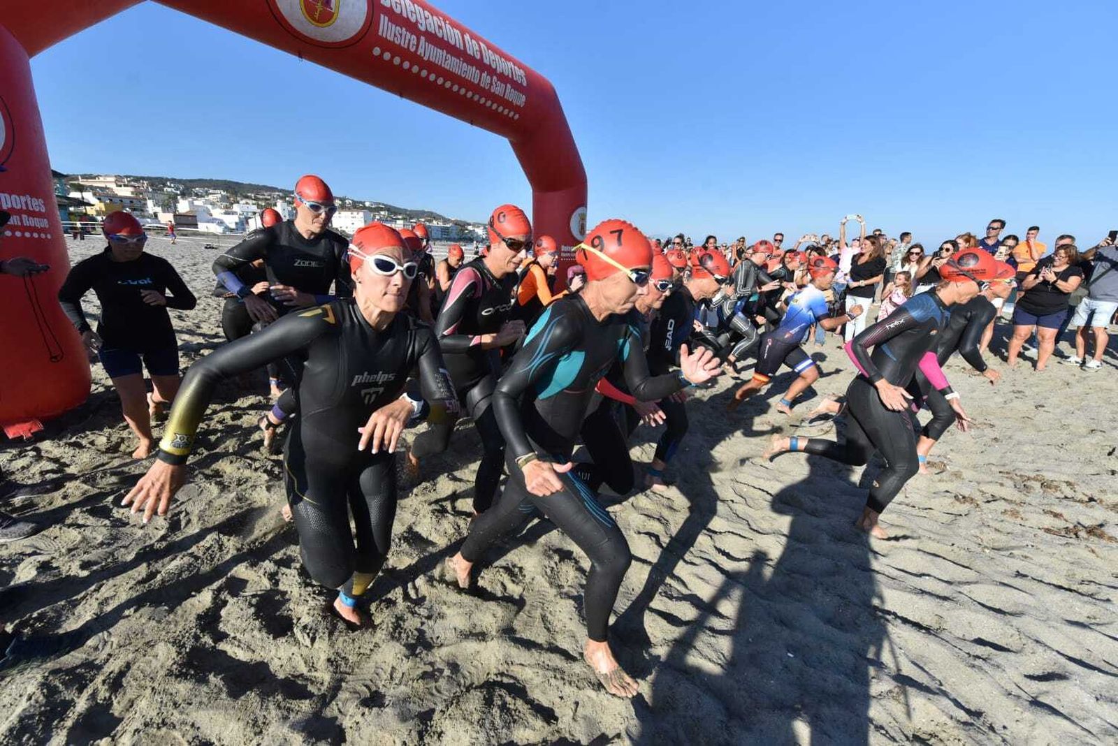 Salida del IX Triatlón de San Roque.