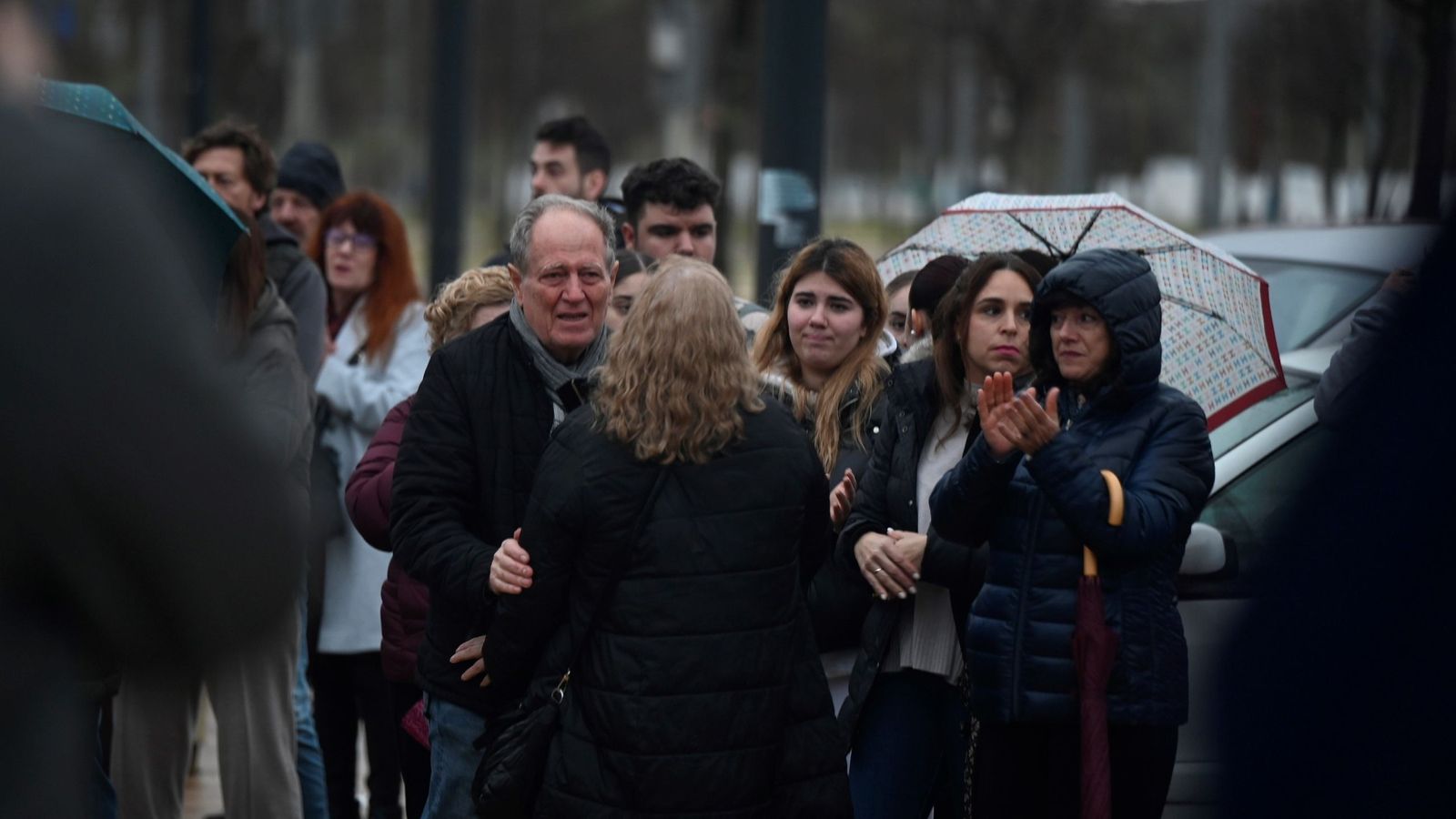 Amigos arropan a la familia de Álex