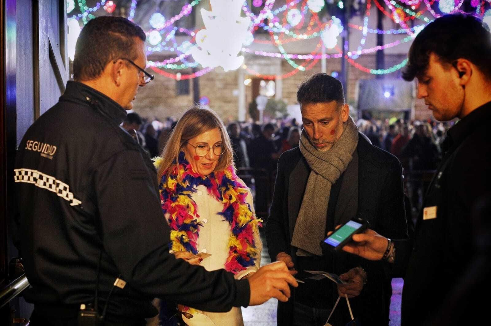 Búscate entre las mejores imágenes de la final del COAC 2024 del Carnaval de Cádiz