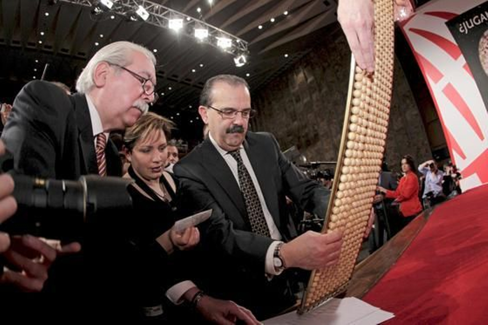 La celebración del sorteo.

Foto: EFE