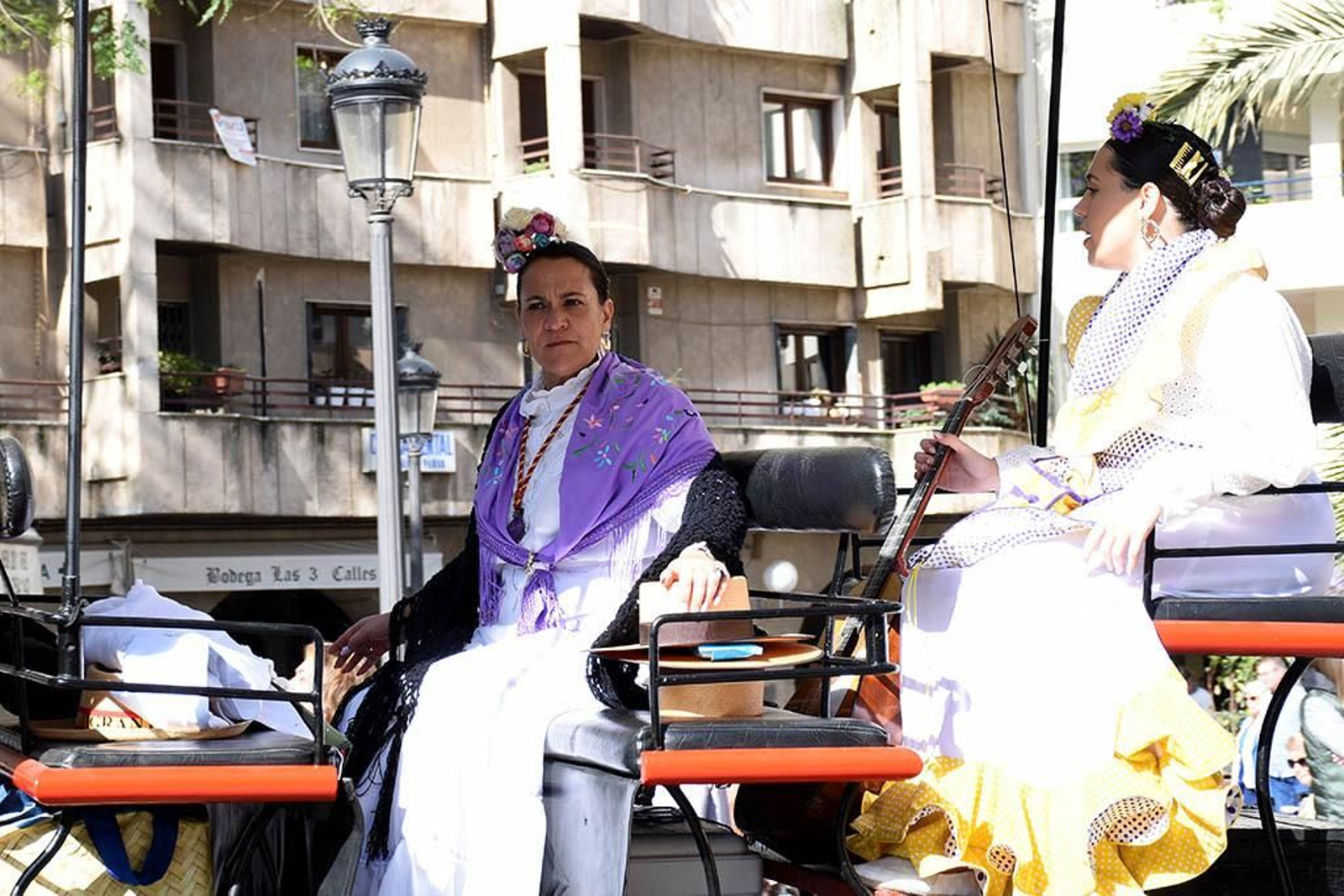 Las mejores imágenes de los peregrinos en la salida de Emigrantes