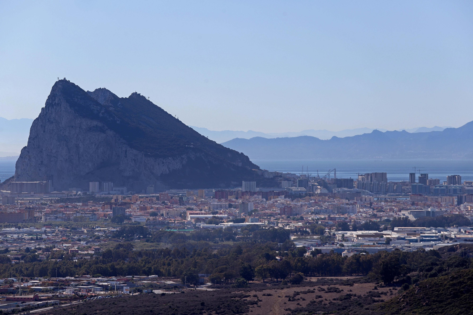 La Línea, con el peñón de Gibraltar al fondo.