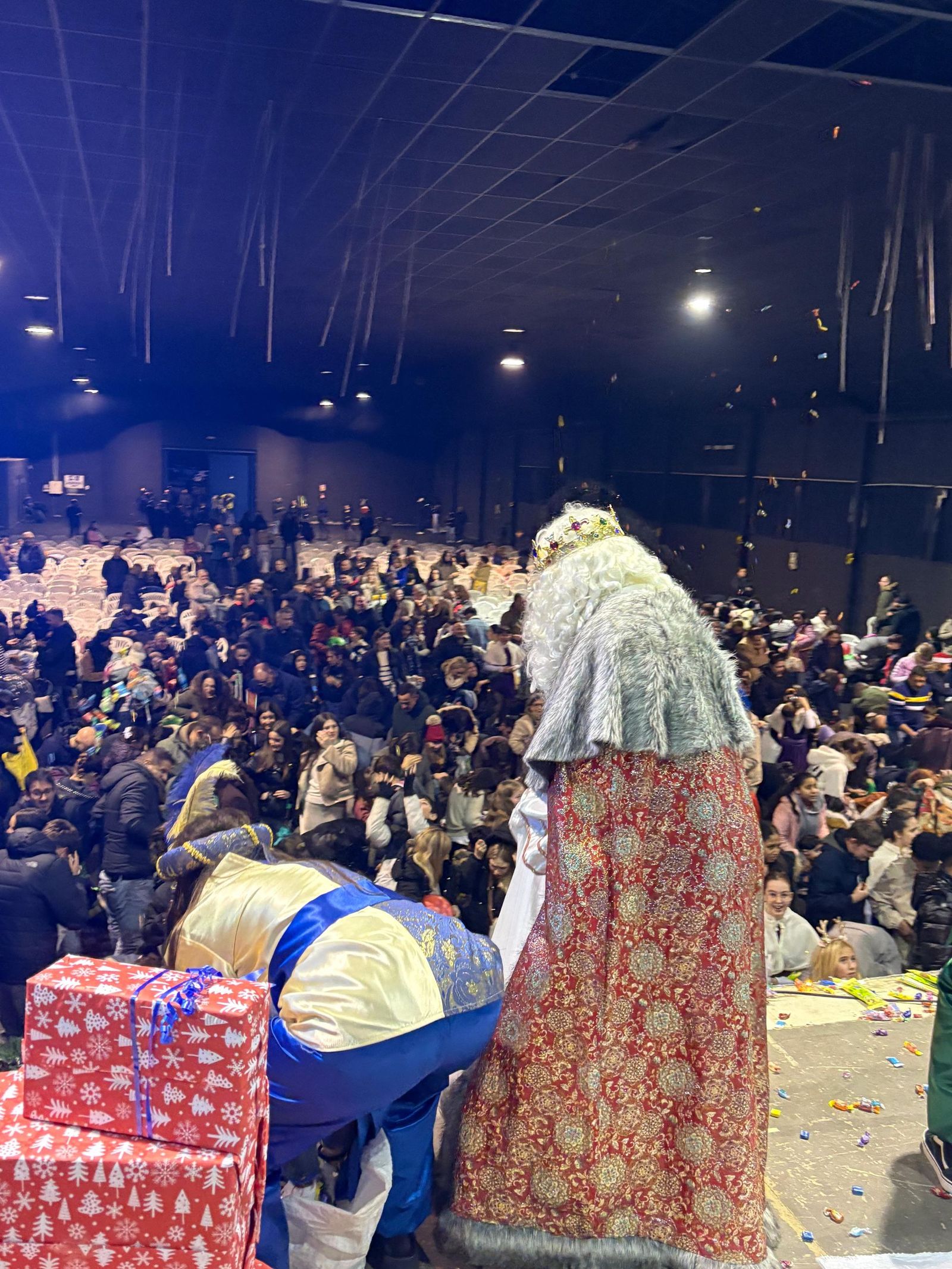 Magia y espectáculo se citan en la cabalgata más "diferente" de Olula del Río, en imágenes