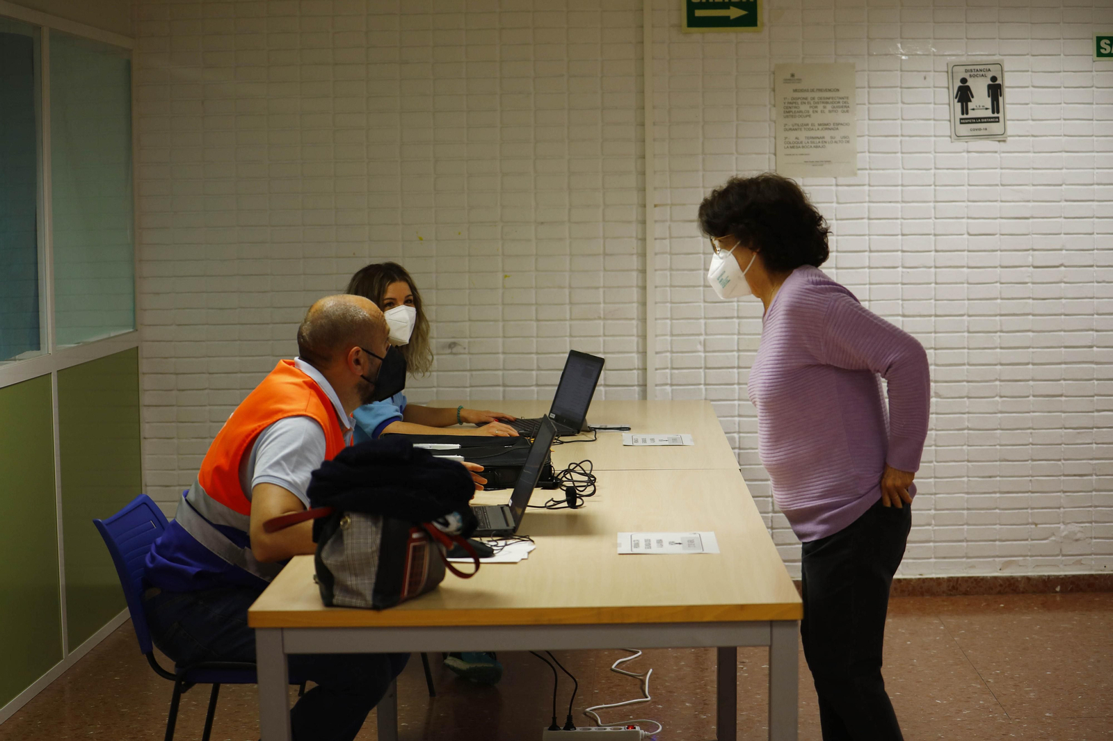 El comienzo de la vacunación a la población de 70 a 79 años de Córdoba, en fotografías