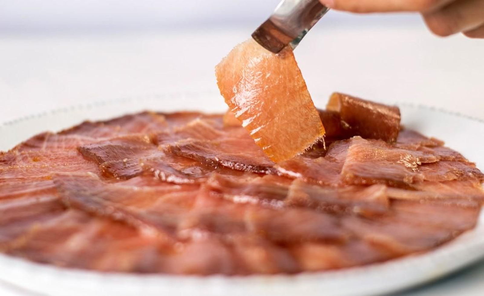 Jamón del Mar, la exquisita creación de Ángel León que se parece en forma y textura al jamón ibérico