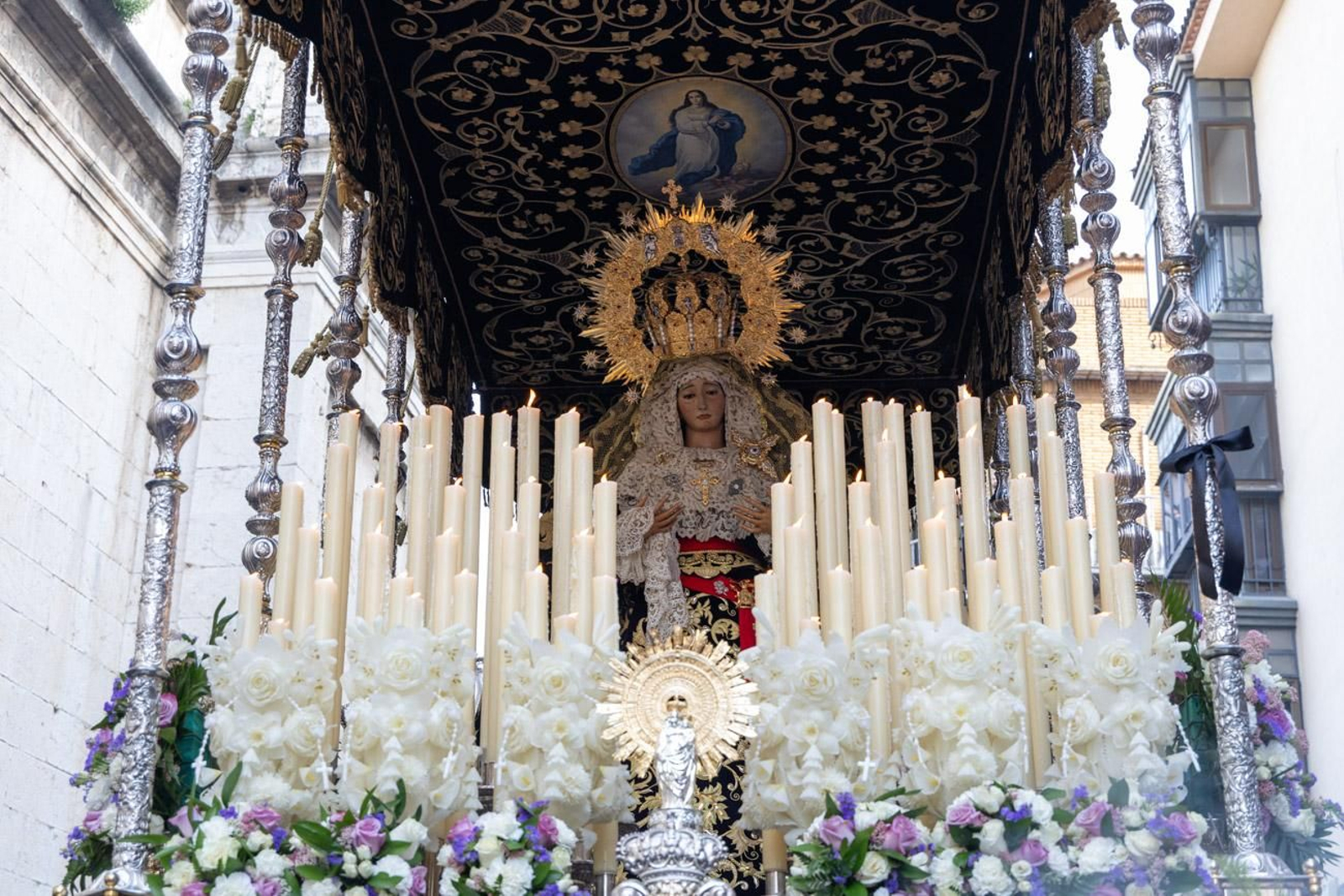 Las cofradías de la Vera Cruz, Expiración y Gran Poder lucen sus cortejos en la calle