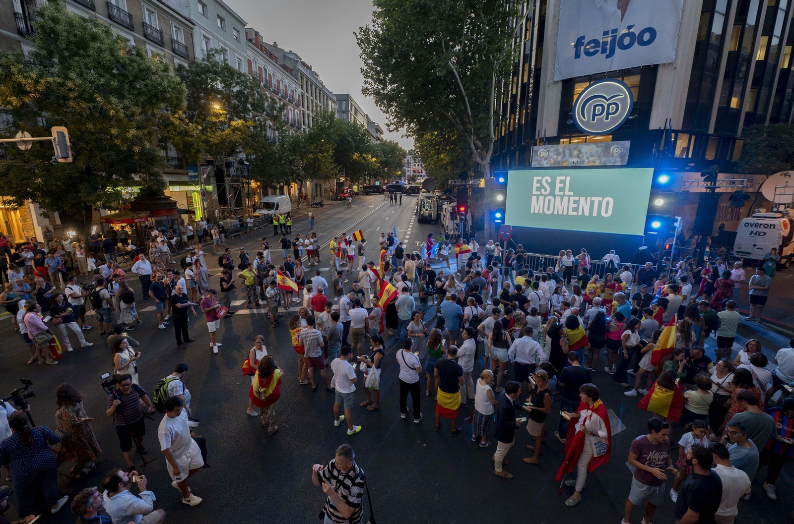 Ambiente ante la sede del PP en Génova.
