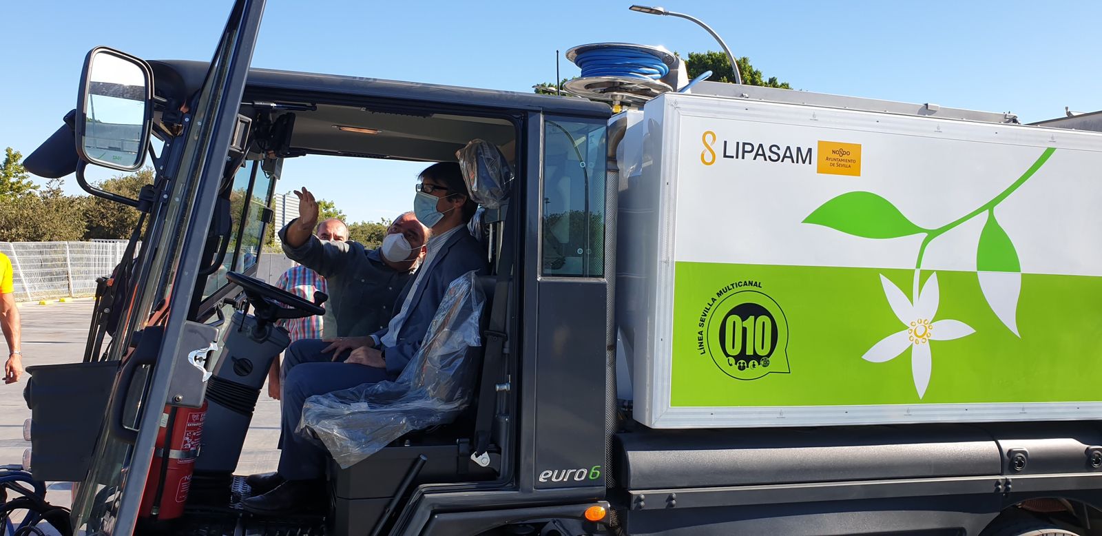 Lipasam aprueba un nuevo plan especial de limpieza, reparación y desinfección de los contenedores  con 26 contrataciones