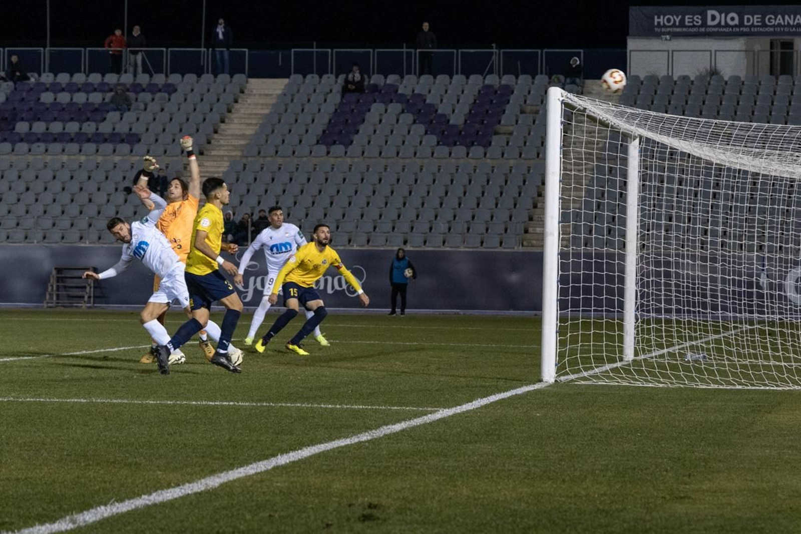 La euforia de la victoria in extremis del Real Jaén ante el Marbellí, en imágenes