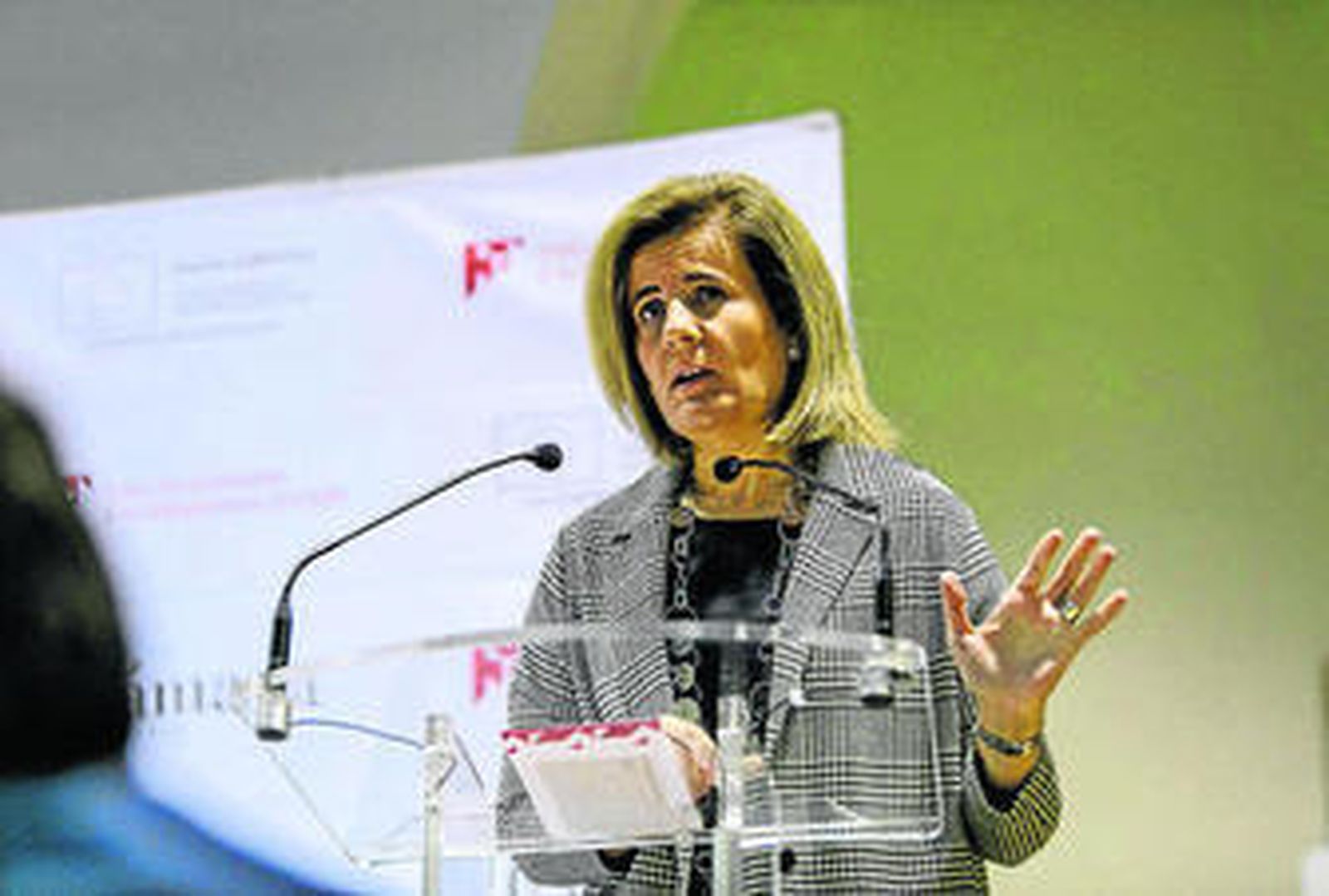 El PSOE vaticina un "batacazo" de Rajoy y duda del avance de Ciudadanos