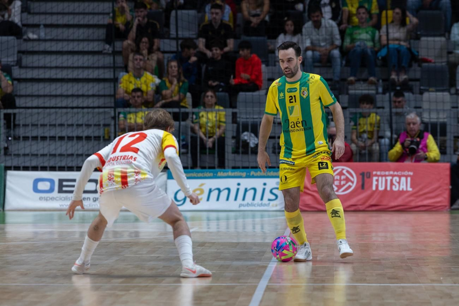 Las mejores fotos de la goleada del Jaén Paraíso Interior FS ante Industrias Santa Coloma