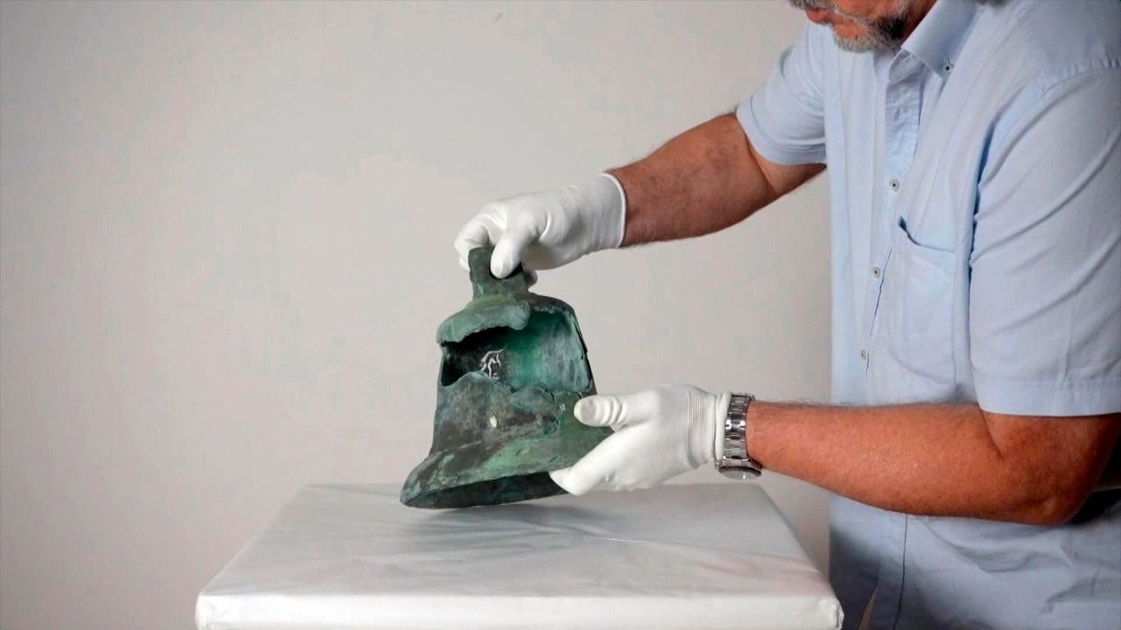 La campana hallada en Portugal.