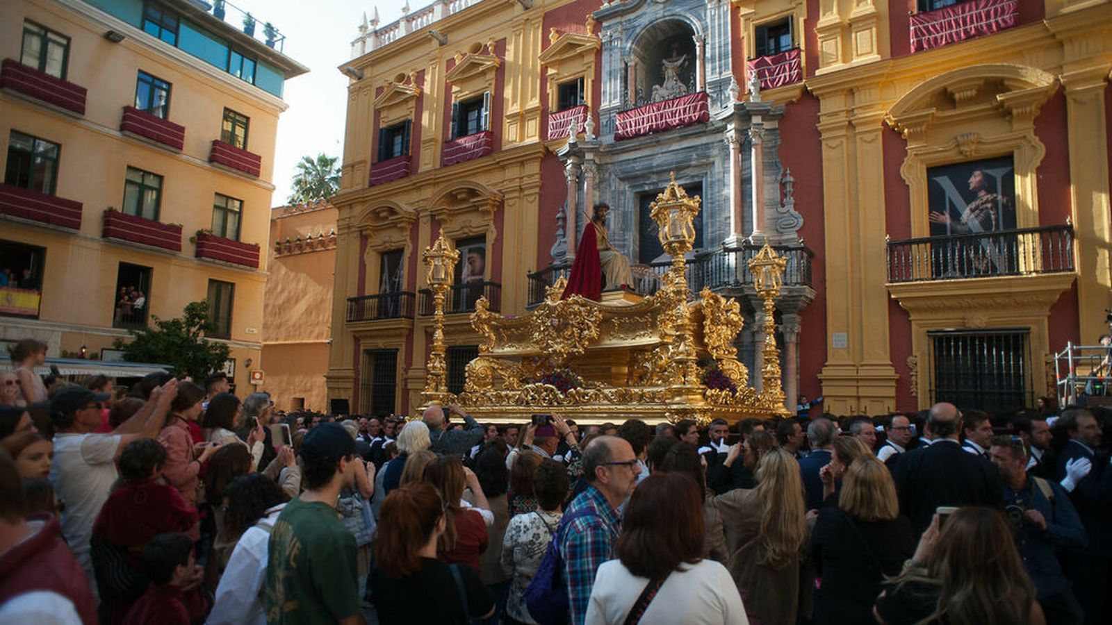 El Coronado de Espinas en la plaza del Obispo el Lunes Santo de 2019.