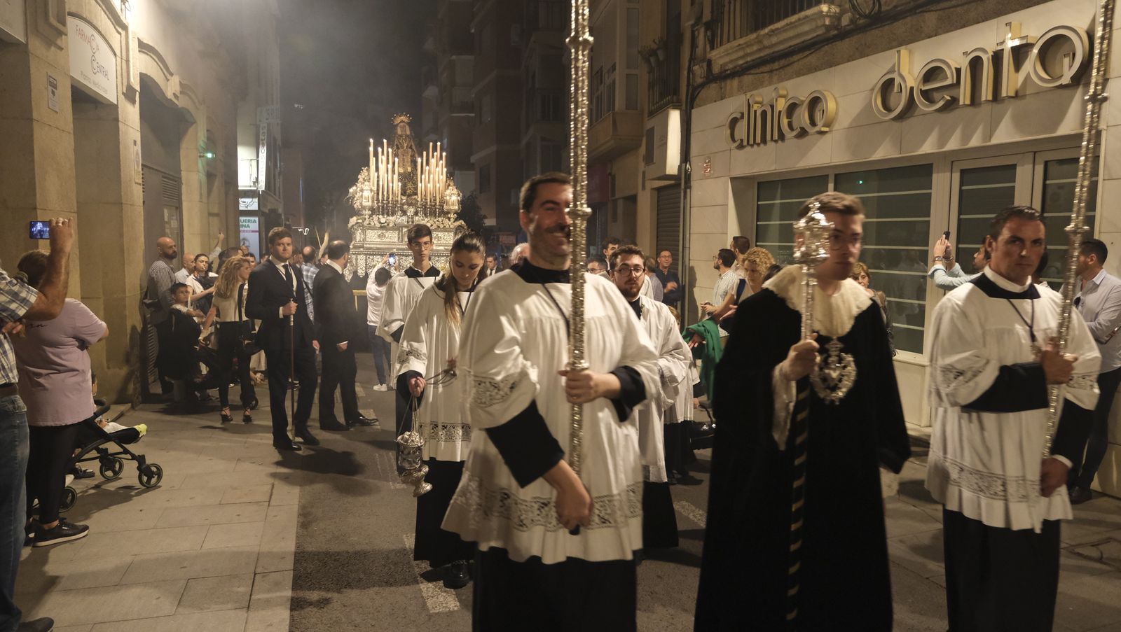 Imágenes de La Magna por las calles de Almería