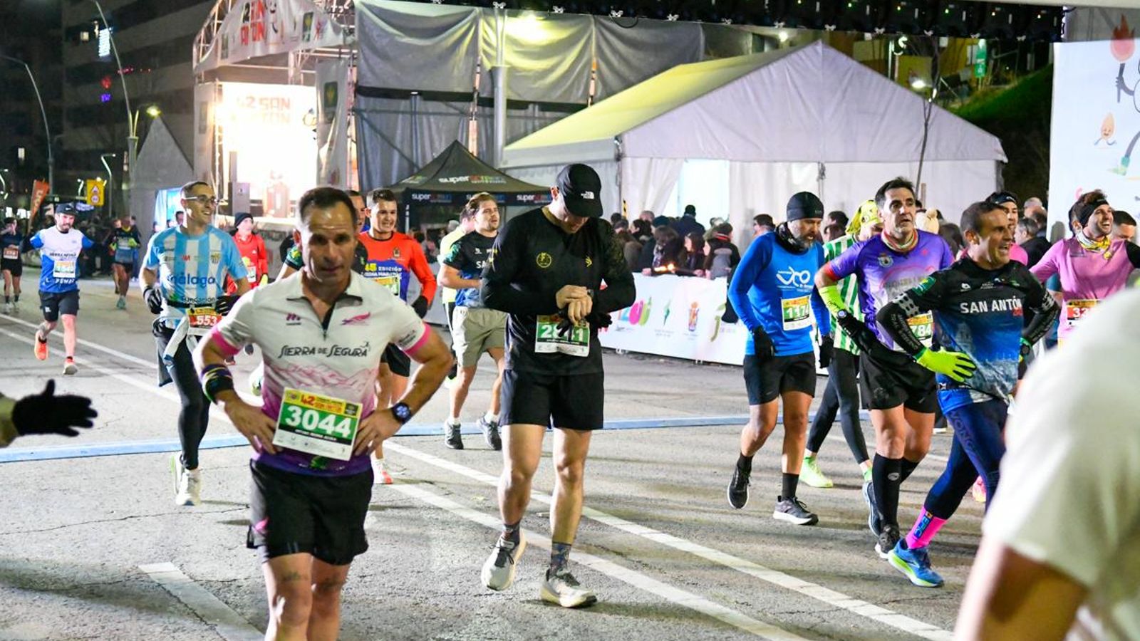 En imágenes: búscate en tu llegada a meta de la Carrera de San Antón 2025 (3)