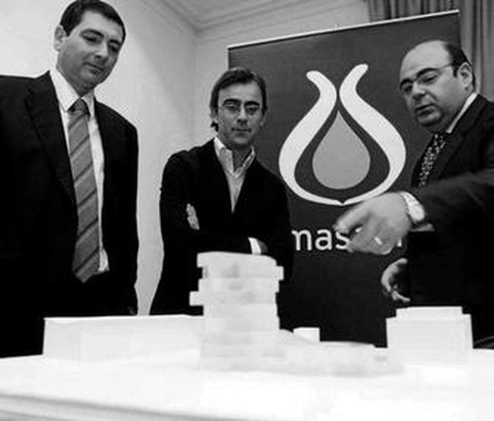 El director general de Emasagra, Javier Angulo; el arquitecto Gonzalo Arias, y Sebastián Pérez.