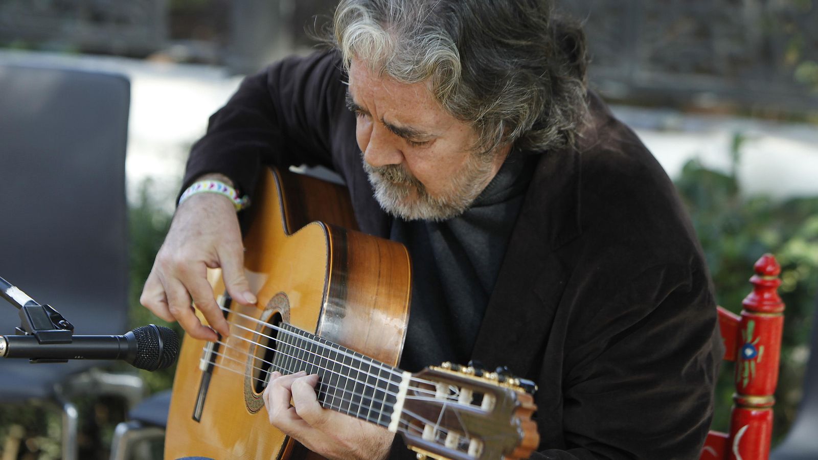 El pasado lunes, tocando las sevillanas que ha compuesto para el 'flashmob' de la próxima Bienal de Flamenco de Sevilla.