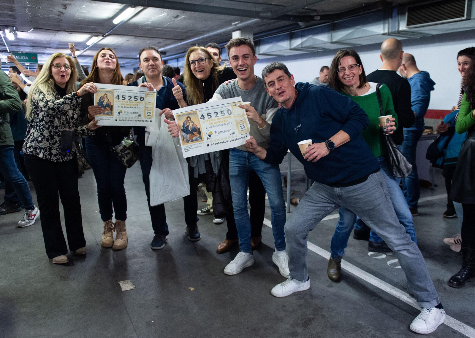 Celebraciones de los premiados con la Lotería de Navidad en España Celebraciones de los premiados con la Lotería de Navidad en España