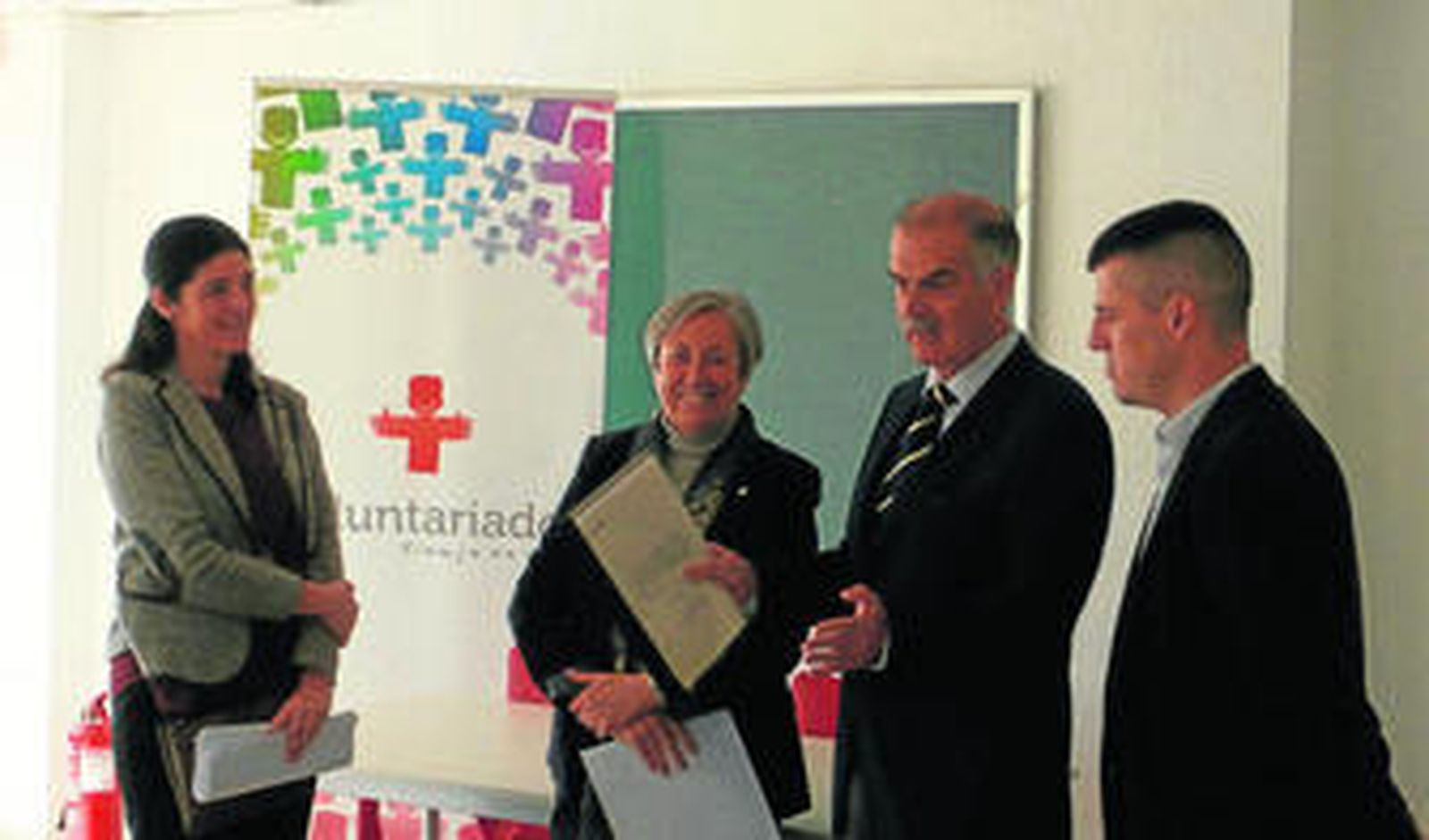 Mariola Rodríguez, Concepción García, Julio Berzosa y Javier Gil, durante la toma de posesión del delegado.