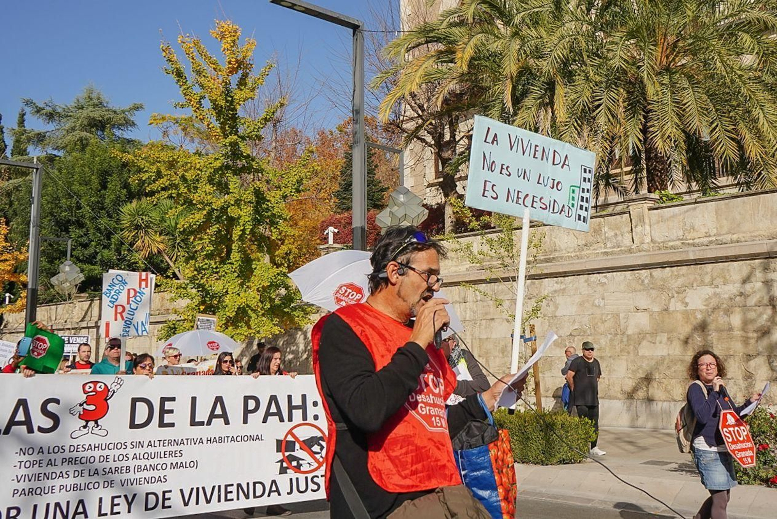 Todas las imágenes de la manifestación de Granada contra el "negocio de la vivienda"