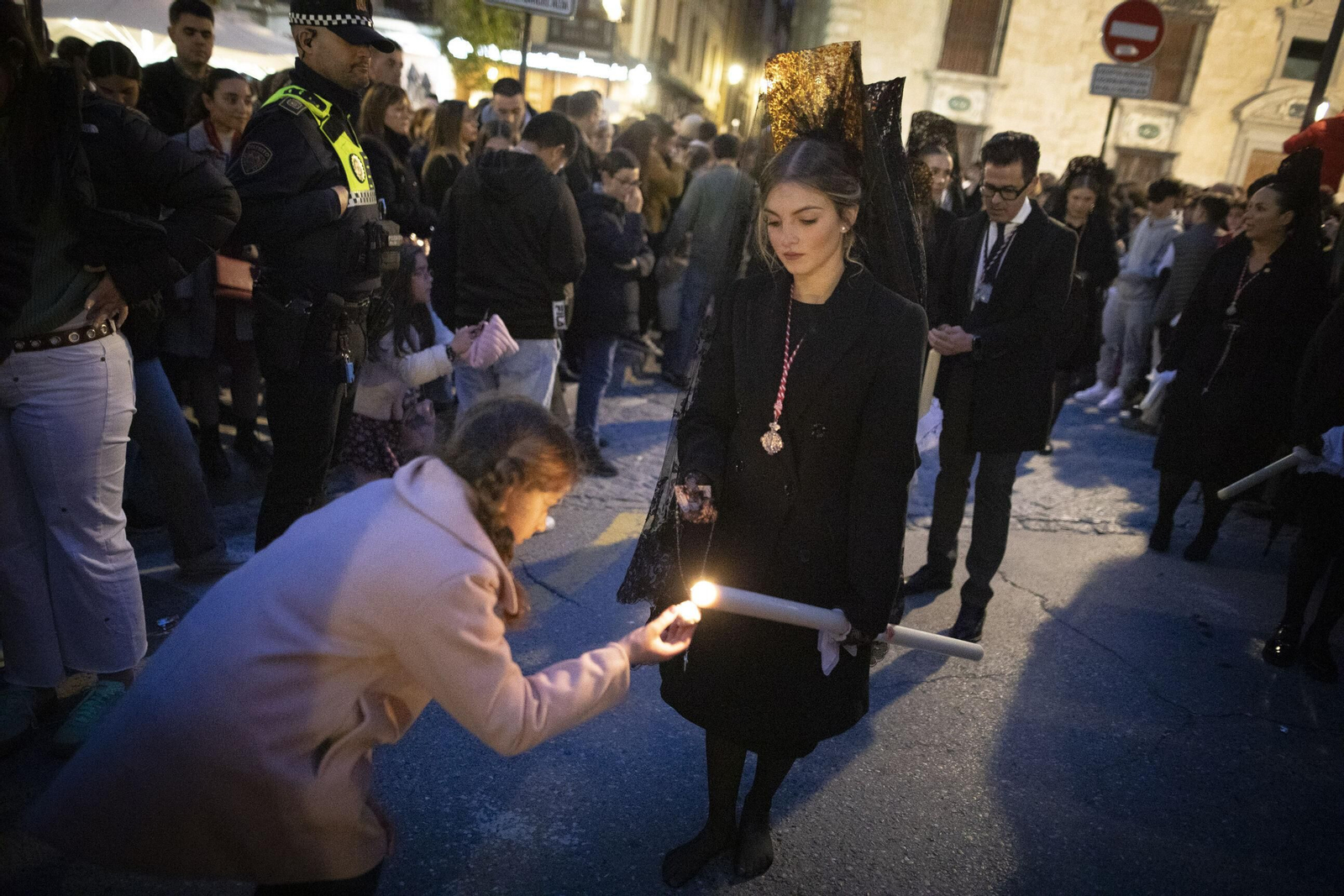 La Aurora alumbra el Jueves Santo de Granada
