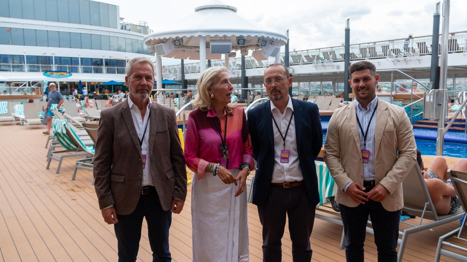 Es la primera vez que el Norwegian Gem hace escala en Motril