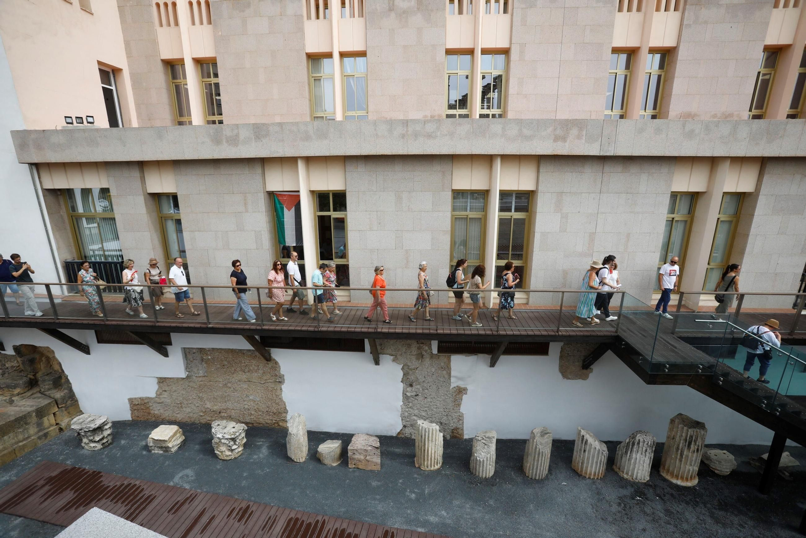 El primer día de visitas al Templo Romano, en imágenes