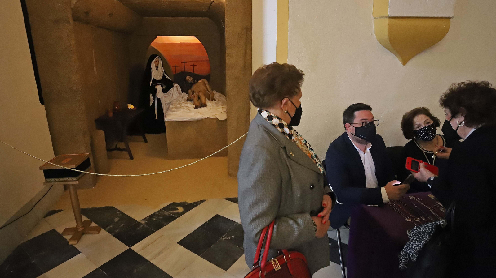 Fotos del Viernes Santo en Algeciras: Mortaja, Misericordia y Santo Entierro