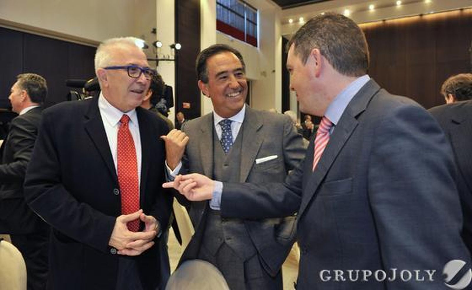 José Sánchez Maldonado, Miguel Ángel Cabello y Luis Pérez-Bustamante, director de 'El Día de Córdoba'.

Foto: Manuel Gómez/Juan Carlos Vázquez