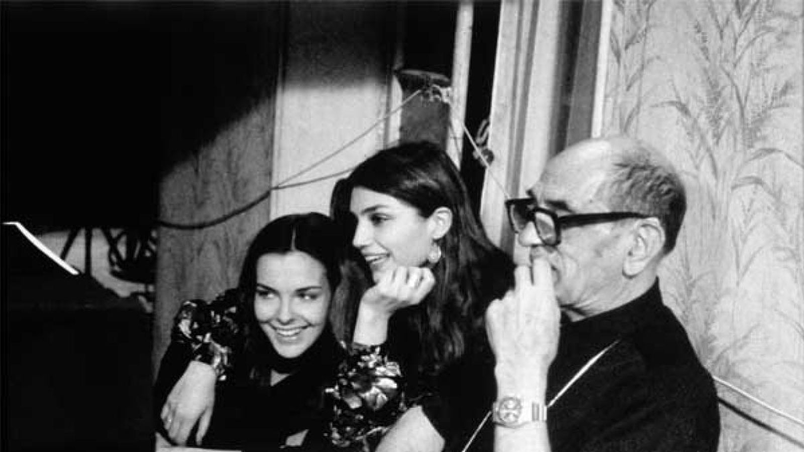 Con Luis Buñuel y Carole Bouquet, en el rodaje de 'Ese oscuro objeto del deseo' (1977).